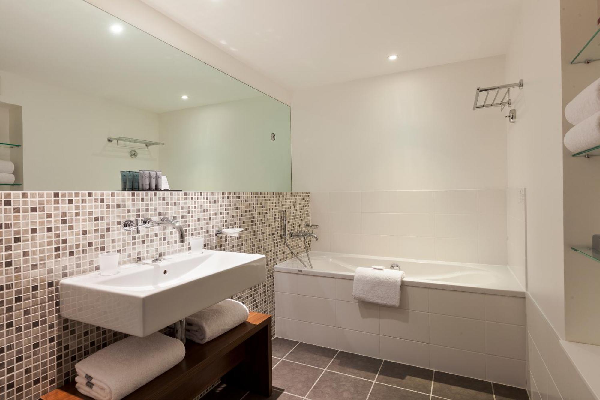 Junior Suite - Tourisme Residency,1539051712:JPEG